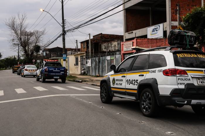 Viaturas circularam por regiões com maior incidência de infecção pelo vírus