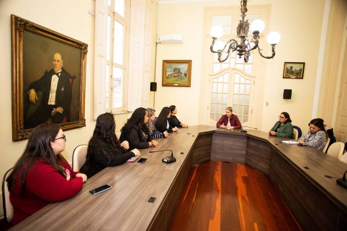 Reunião apresentou propostas para transferência dos alunos que estão em recesso desde 24 de abril