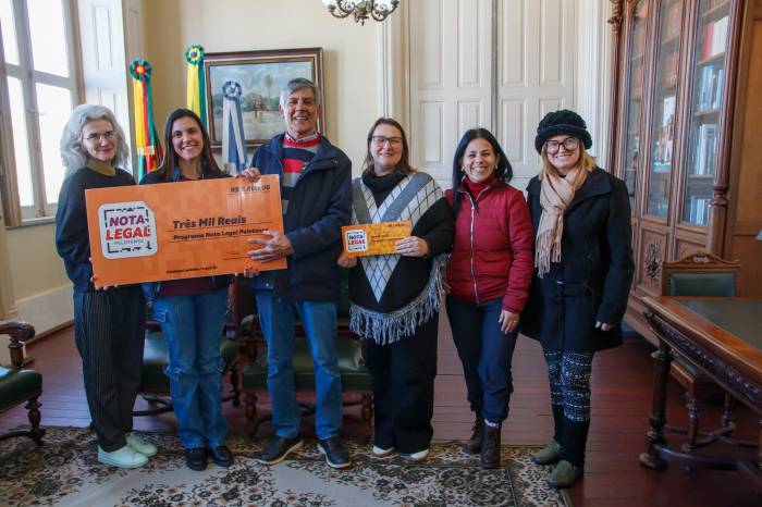 A premiação foi entregue no gabinete do prefeito nesta quinta-feira (3)