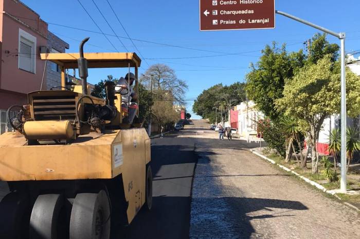 Município qualifica pavimentação de trechos das ruas Almirante Tamandaré e General Osório. Intervenções fazem parte do programa #ObraNoBairro