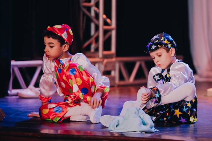 Arte Por Toda Parte começa às 14h e terá teatro, dança e circo. Feiras, samba e show dos irmãos Ramil também estão na programação do dia