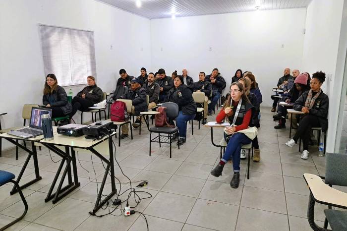 Profissionais recém contratados pelo município passam por capacitação a cargo de técnicos da Secretaria Municipal de Saúde (SMS)