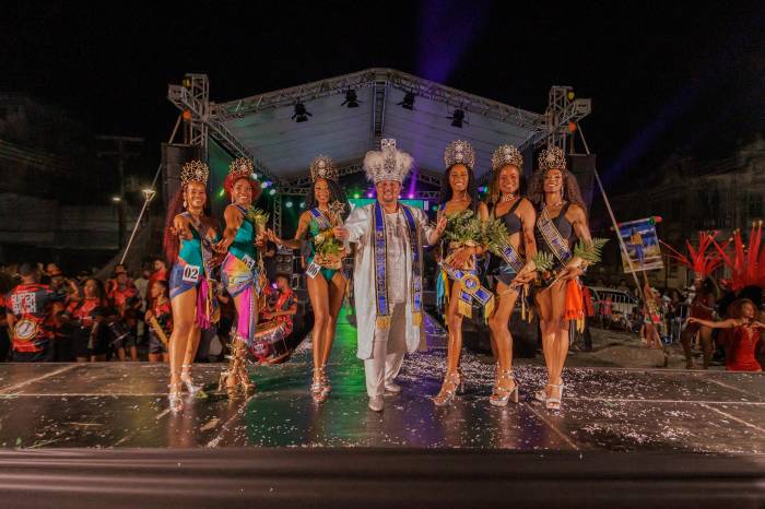 Anúncio foi feito no início da madrugada deste domingo (7) no Largo do Mercado, em festa que também teve direito a show e apresentações de banda carnavalesca e escola de samba
