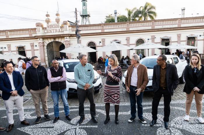 Prefeita Paula fez a entrega dos veículos adquiridos com investimento de mais de R$ 222 mil oriundos de emendas parlamentares e contrapartida da Prefeitura