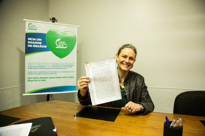 Prefeita compareceu ao cartório, nesta quarta-feira, para oficializar sua intenção de ser doadora de órgãos e incentivar população a fazer o mesmo