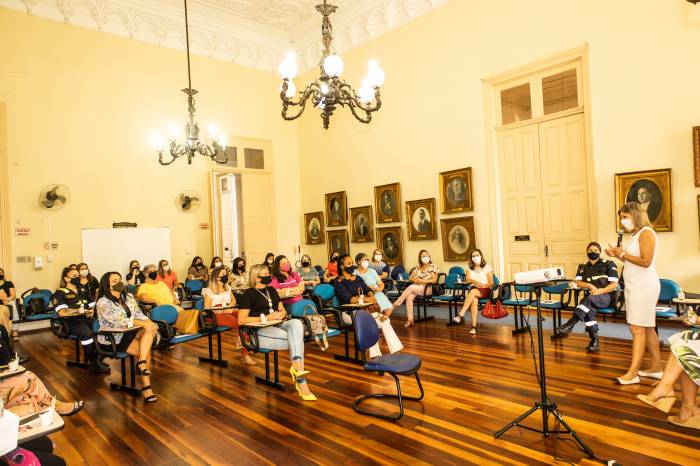 Café da manhã trabalhadoras de diferentes segmentos do Poder Público promoveu trocas de experiências e de histórias