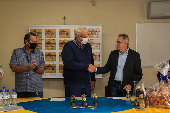 Diretoria, com gestão 2021-2023, foi empossada nesta sexta-feira em uma cerimônia na Associação dos Engenheiros Agrônomos de Pelotas