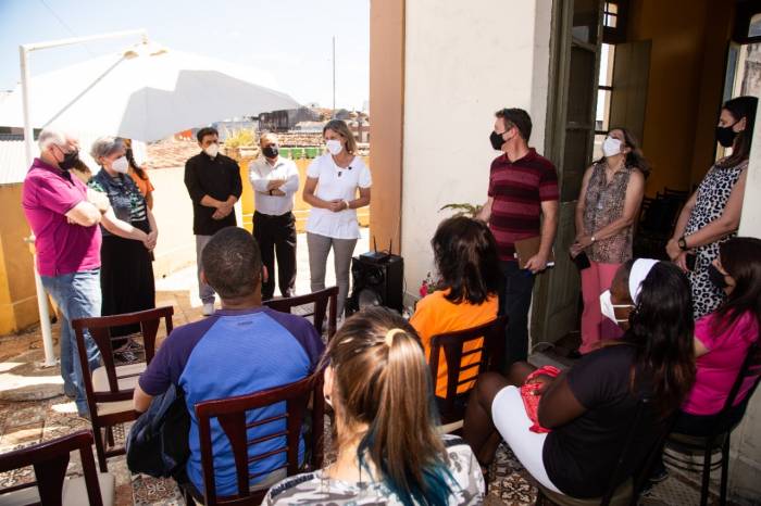 Iniciativa do Pacto Pelotas pela Paz promove qualificação em gastronomia, garçom e serviço de hotelaria, destinada a imigrantes e mulheres em situação de vulnerabilidade