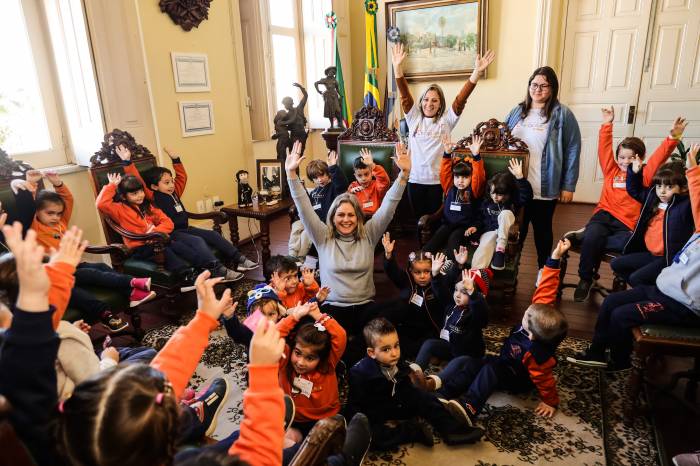 Estudantes do Centro de Educação Infantil Criança Amada conheceram o Paço Municipal nesta sexta-feira
