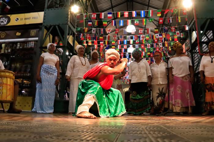 Mais de cem pessoas prestigiaram o evento que celebrou a cultura, a religião e a culinária afrobrasileira