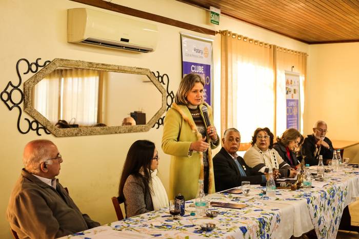 Cláudia Abreu esteve em Pelotas na reunião-almoço promovida pelo Rotary Club Oeste