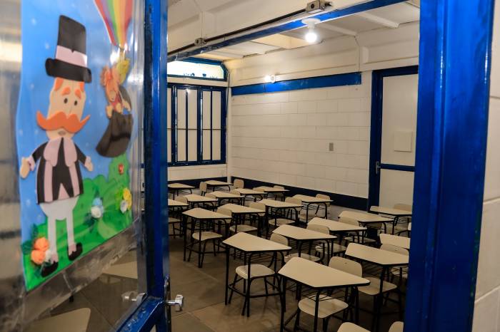 Aproximadamente 1,4 mil vagas de Ensino Infantil e Fundamental foram abertas. R$ 2,5 milhões são investidos em equipamentos para este ano letivo