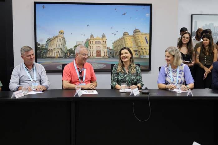 Atividade realizada na cidade de Recife (PE) reúne representantes de 27 municípios brasileiros que integram a Rede de Cidades Para as Crianças