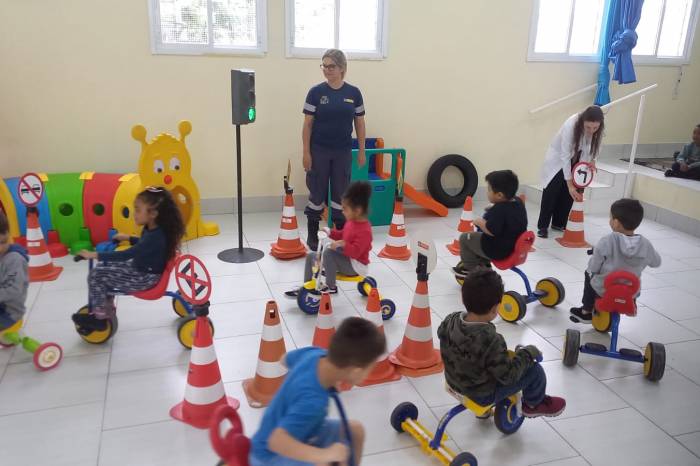 Alunos de diversas idades interagiram nas atividades de segurança no trânsito