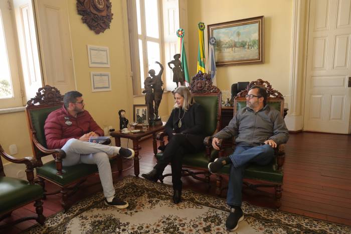 Projeto da Farmácia Solidária e a pavimentação de algumas vias do bairro Arco Íris foram analisados