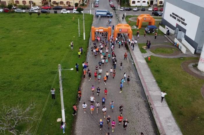 Programação da Prefeitura aconteceu no Ginásio Karosso e contou com rústica, futsal e oferta de serviços de saúde e vacinação para os servidores