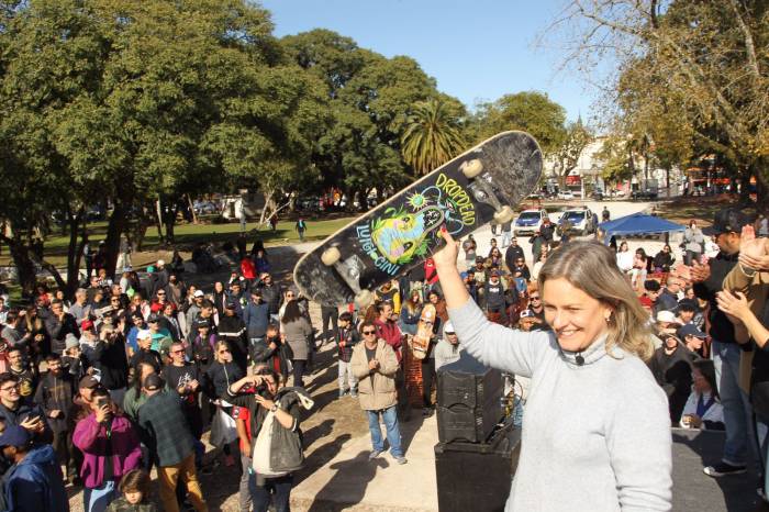 Prefeita Paula Mascarenhas e deputado federal Daniel Trzeciak entregam o projeto executado ao uso dos praticantes do esporte