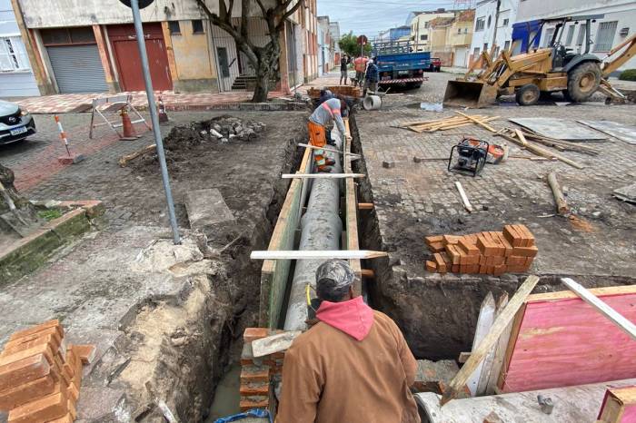 Mais de R$ 2,6 milhões são investidos nas obras das ruas Barão de Butuí, Gonçalves Chaves e Padre Felício