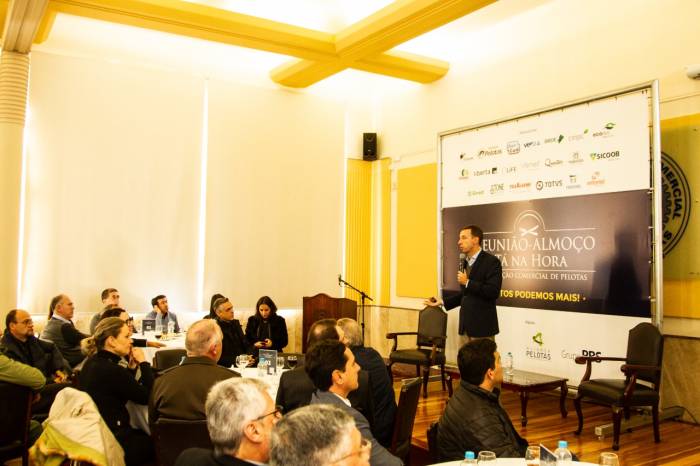 Encontro desta semana teve como palestrante o diretor executivo do bairro planejado Quartier e presidente do Sinduscon-RS, Cláudio Teitelbaum