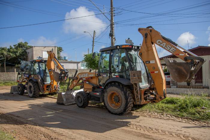 Força de trabalho reúne contingente de 133 funcionários para serviços de roçado, revitalização de praças e áreas verdes e recolhimento de entulhos