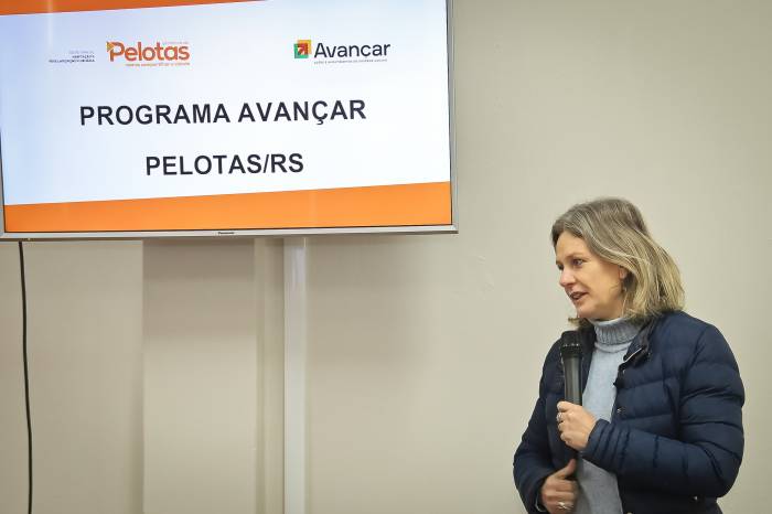 Prefeita destaca projetos de habitação popular em execução e ações da Prefeitura com foco na Primeira Infância