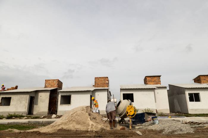 Projetos preveem a construção de 219 moradias e 200 banheiros