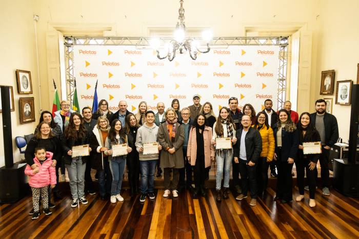 Cinco estudantes da rede municipal receberam menções honrosas na competição nacional de Matemática