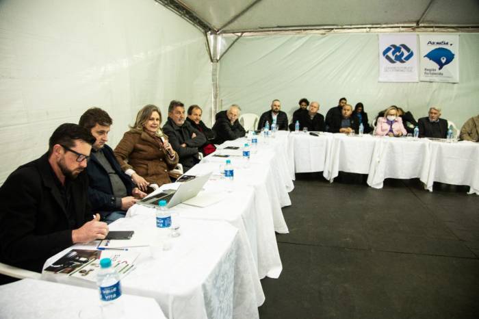 Secretária estadual de Saúde, Arita Bergmann, apresentou investimentos na área, feitos pelo Estado, nas cidades da região