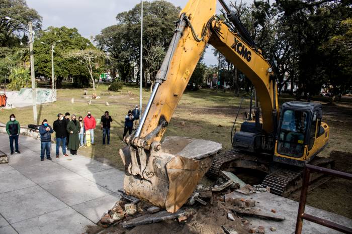 Primeiro passo é a demolição da antiga pista de skate para dar lugar à nova estrutura. Investimento para requalificação é proveniente de emenda do deputado federal Daniel Trzeciak