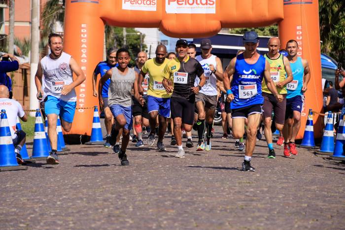 A prova disputada em 3 km faz parte das atividades da Semana do Servidor e é direcionada para funcionários municipais