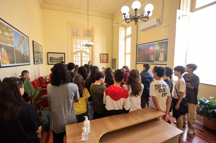 Os estudantes conheceram o prédio do Paço Municipal e aprenderam sobre as principais atividades realizadas na Prefeitura