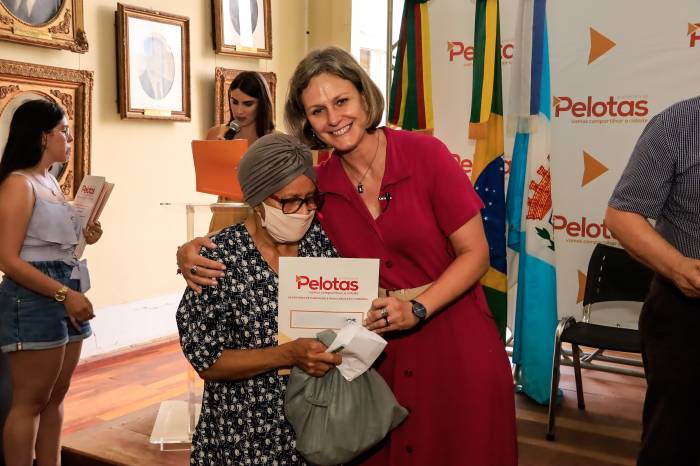 Moradores do bairro Fátima receberam os documentos nesta quinta-feira