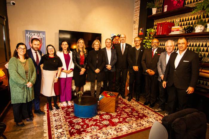 Encontro em Pelotas, com a presença da gestora municipal, foi articulado pela reitora da UFPel