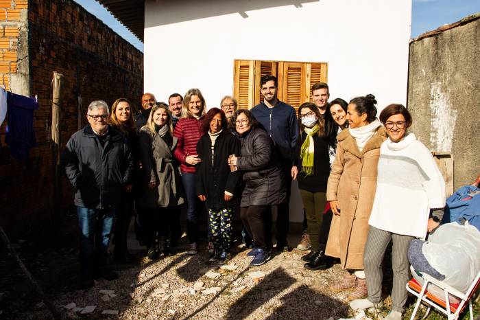 Prefeita Paula Mascarenhas visitou a nova casa construída por meio de parcerias entre o Município e entidades privadas