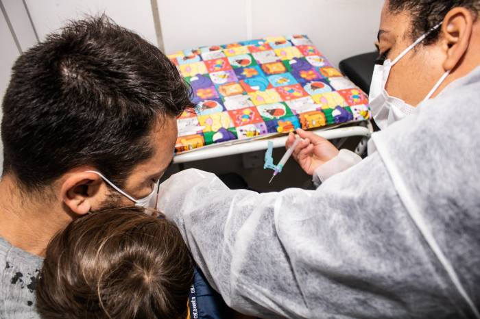 Aplicações serão feitas nas Unidades Básicas de Saúde e no Centro de Especialidades, com o objetivo de proteger e atualizar a Caderneta de Vacinação de crianças e adolescentes menores de 15 anos - 381 já tomaram as vacinas entre os dias 1º e 8