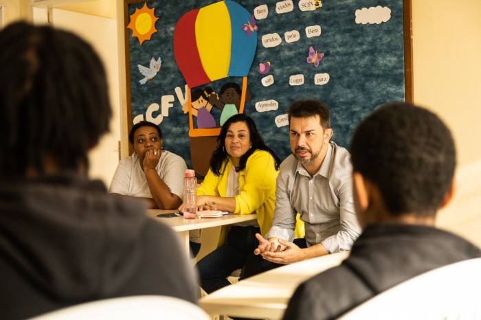 Crianças, adolescentes, pais e servidores são ouvidos para definir o projeto de espaço de convivência comunitária e lazer do Cras São Gonçalo