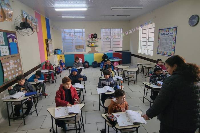 Suspensão das atividades segue o calendário escolar vigente de cada instituição