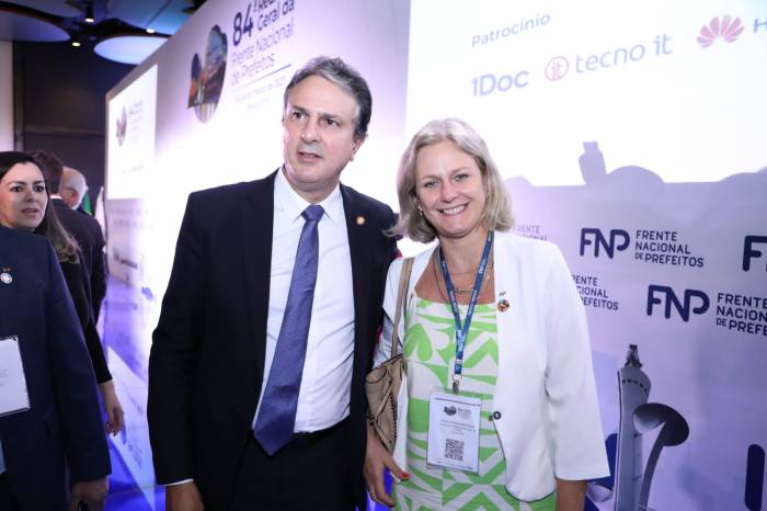 Paula e Camilo Santana (PT) falaram sobre piso do magistério, investimento em educação infantil e escolas de turno integral durante 84ª Reunião Geral da Frente Nacional dos Prefeitos
