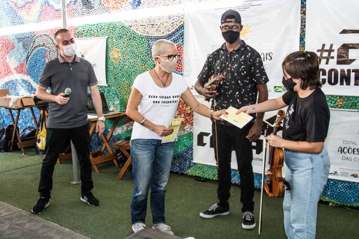 A secretária Beatriz Araújo, participou da cerimônia simbólica do edital Ações Culturais das Comunidades, realizada no Mercado Central, e após visitou a prefeita Paula Mascarenhas no Paço Municipal