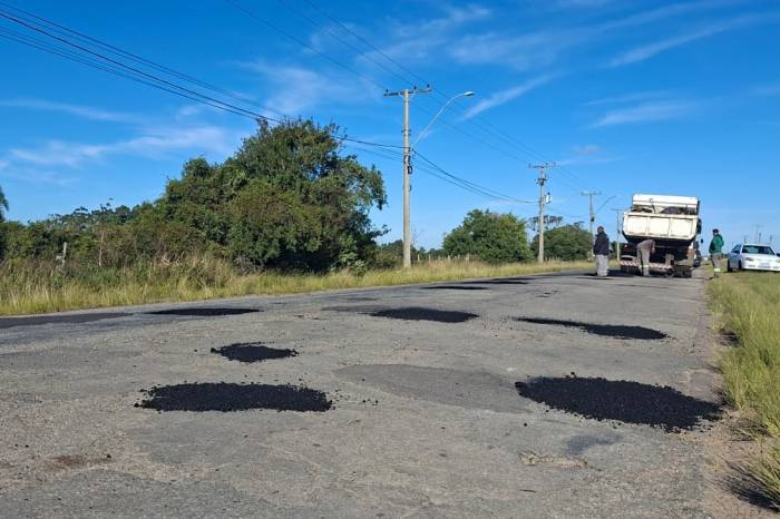 A primeira parte das melhorias nesta parte da avenida Adolfo Fetter foi realizada nesta sexta-feira. Ciclofaixa no entorno do Carrefour foi concluída