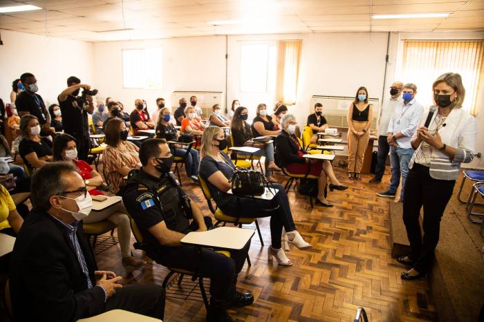 Prefeita Paula acompanha início da capacitação dos servidores municipais que vão atuar na identificação e encaminhamento dos casos de violência