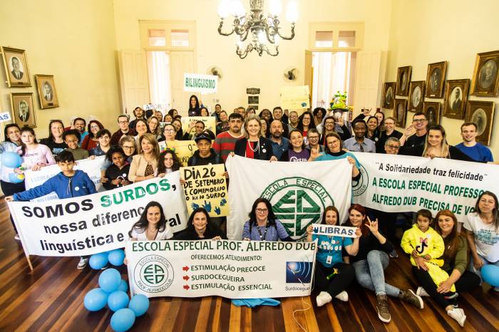 Atividade realizada no Paço Municipal marcou, também, o Dia Nacional do Surdo, celebrado em 26 de setembro