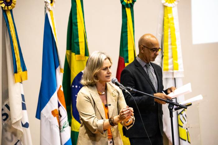 Evento organizado por entidades ligadas ao transporte rodoviário reuniu lideranças políticas, empresariais e comunitárias