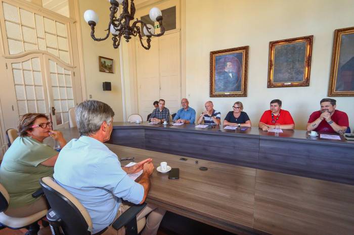 O Sindicato repassou as demandas da categoria para o prefeito e para a secretária de Administração e Recursos Humanos