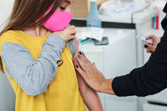 Entre os dias 2 e 6, crianças de 5 a 11 anos podem receber as aplicações contra a Covid-19 no veículo itinerante que estará em frente a escolas