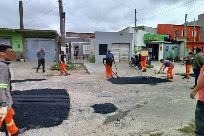 Secretaria de Obras e Pavimentação também fez rampa para cadeirantes na Emef Santa Terezinha e deu continuidade a reparos na Cidade de Lisboa