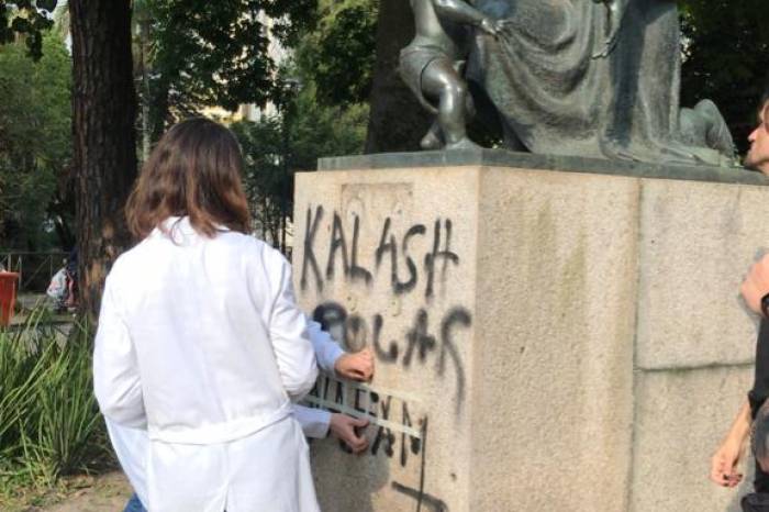 Monumento às Mães de Antônio Caringi passa por conservação e restauro para recuperação de danos de vandalismo