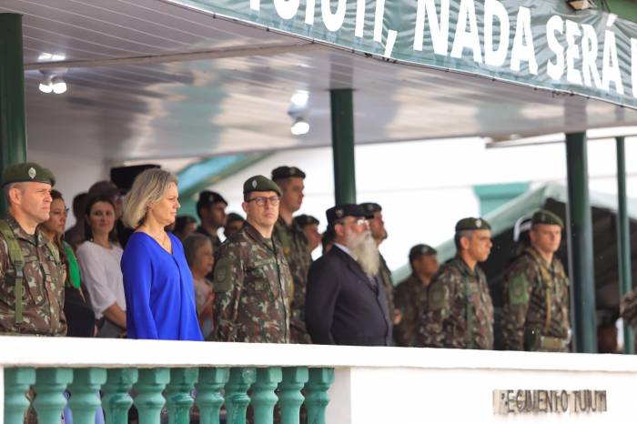 Evento marca a passagem de comando e homenagens no Regimento Tuiuti