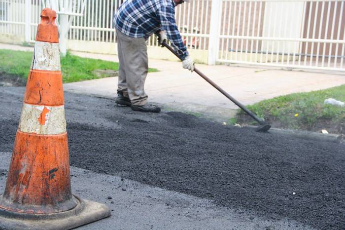A rua Miguel Meirelles, no Areal, será a próxima a receber pavimentação, executada pela Secretaria de Obras e Pavimentação (Smop). As rótulas da avenida Ferreira Viana, em direção ao Laranjal, também passarão por reparos
