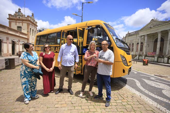 Frota do transporte escolar da Prefeitura passa a contar com mais dois veículos
